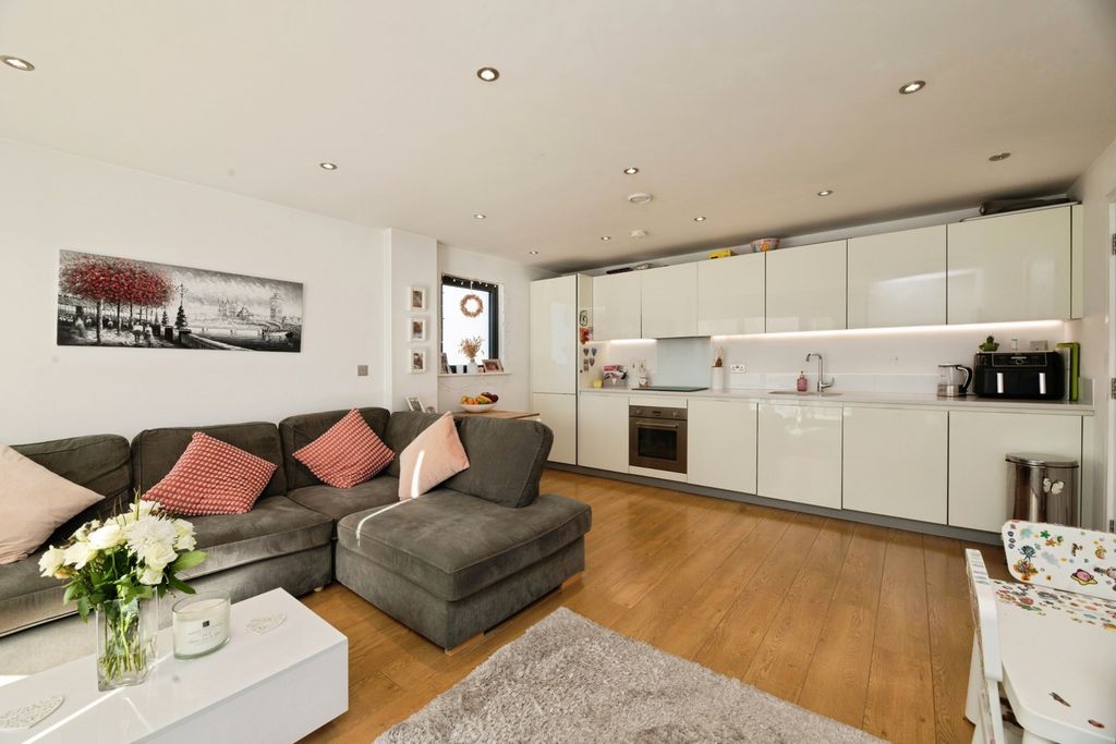 Property photo 3 of 15 Photo