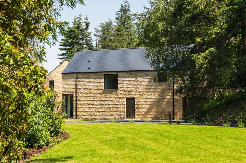 Property photo 2 of 36