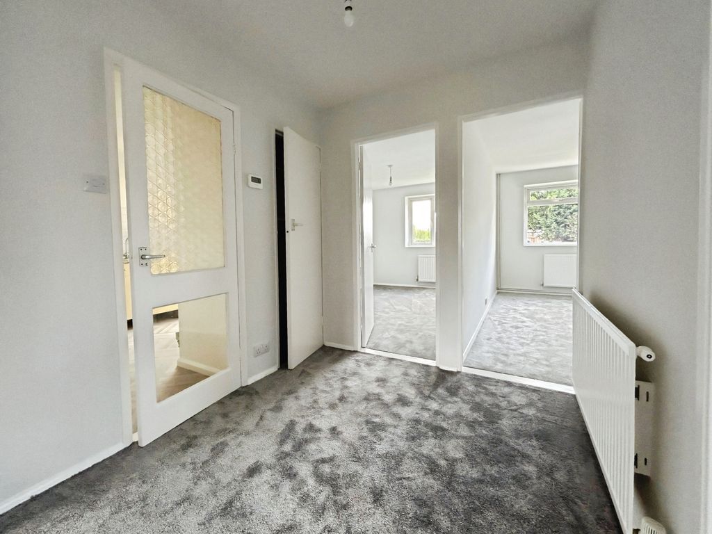 Property photo 2 of 15 Entrance Hall