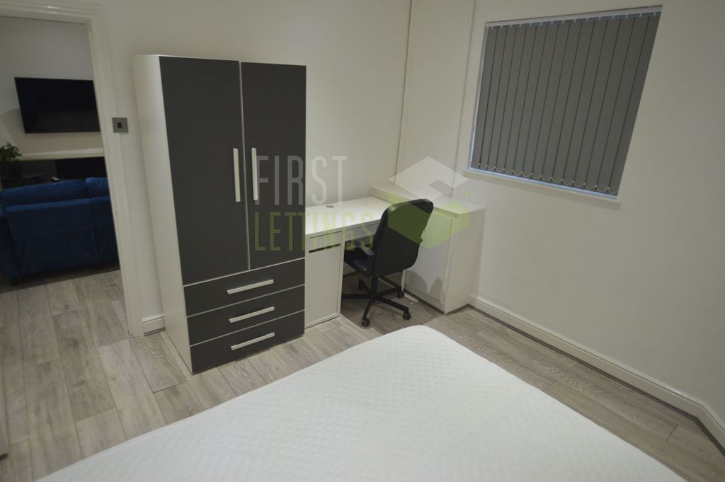 Property photo 3 of 6 Bedroom