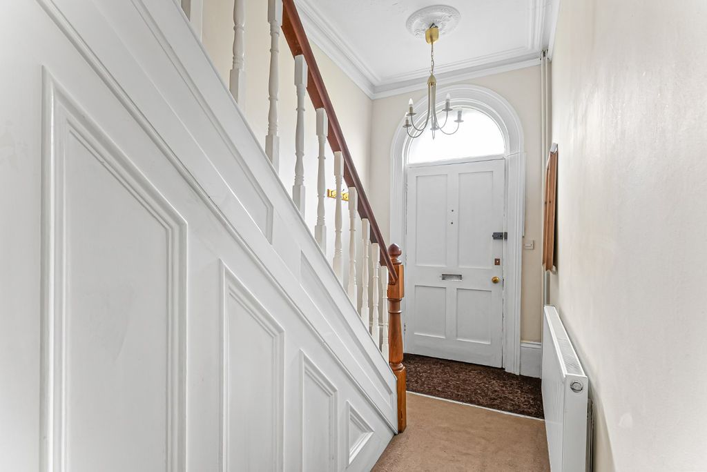 Property photo 2 of 19 Picture No. 32