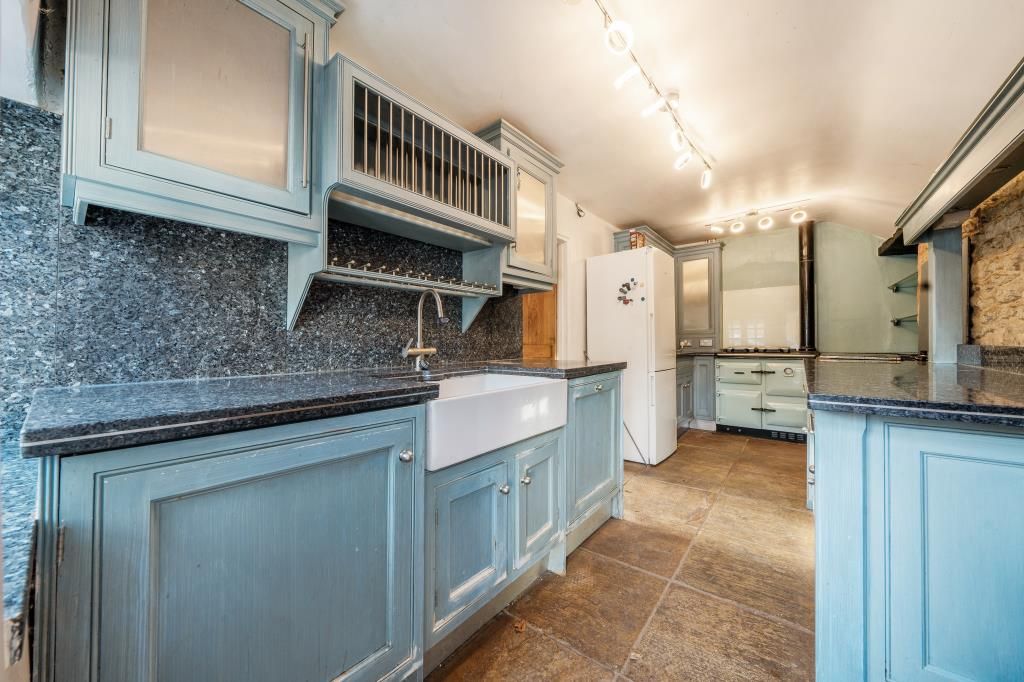 Property photo 2 of 20 Kitchen