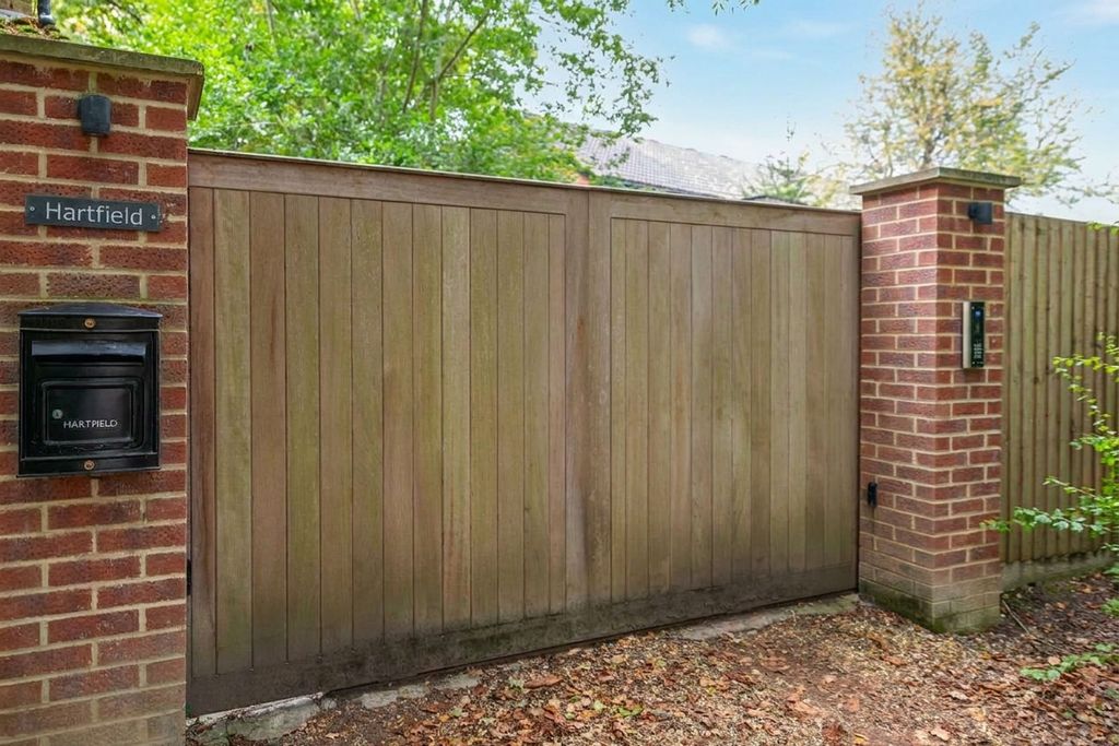 Property photo 2 of 30