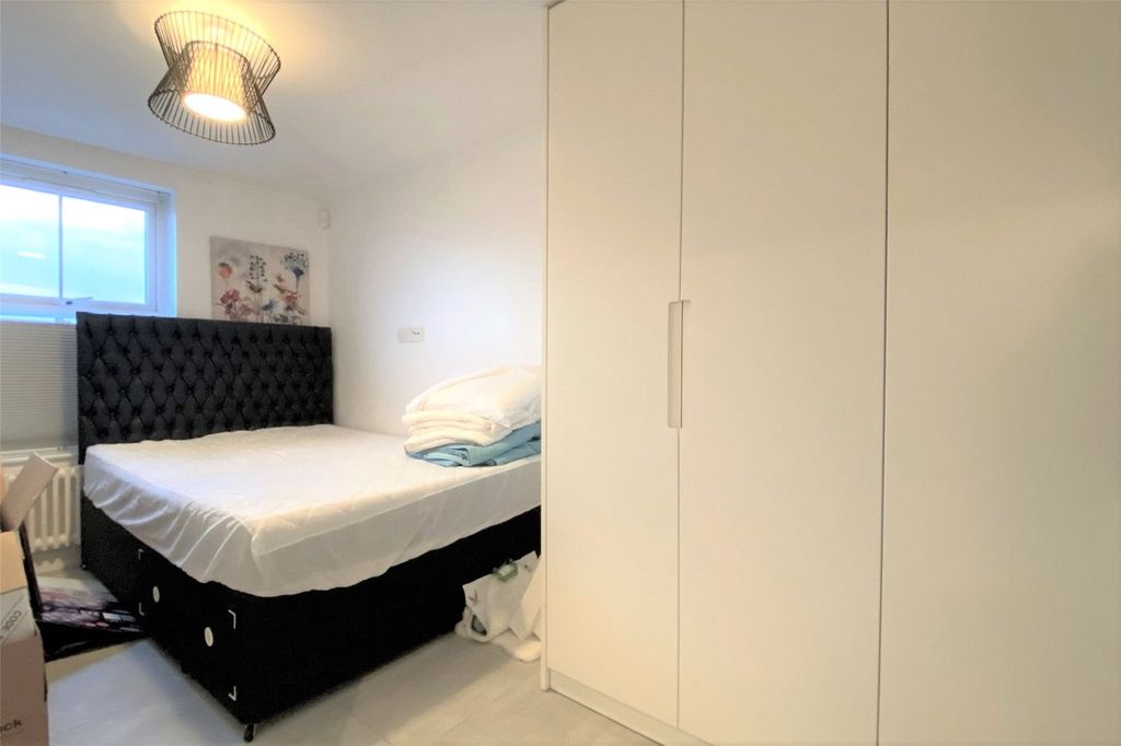 Property photo 2 of 8 Picture No. 24