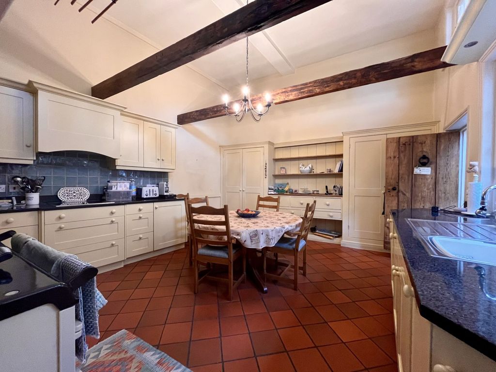 Property photo 2 of 21 Kitchen