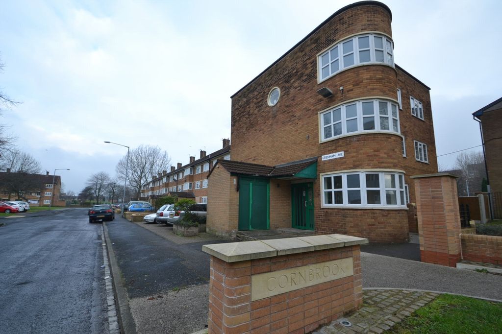 Property photo 3 of 8 Photograph 3