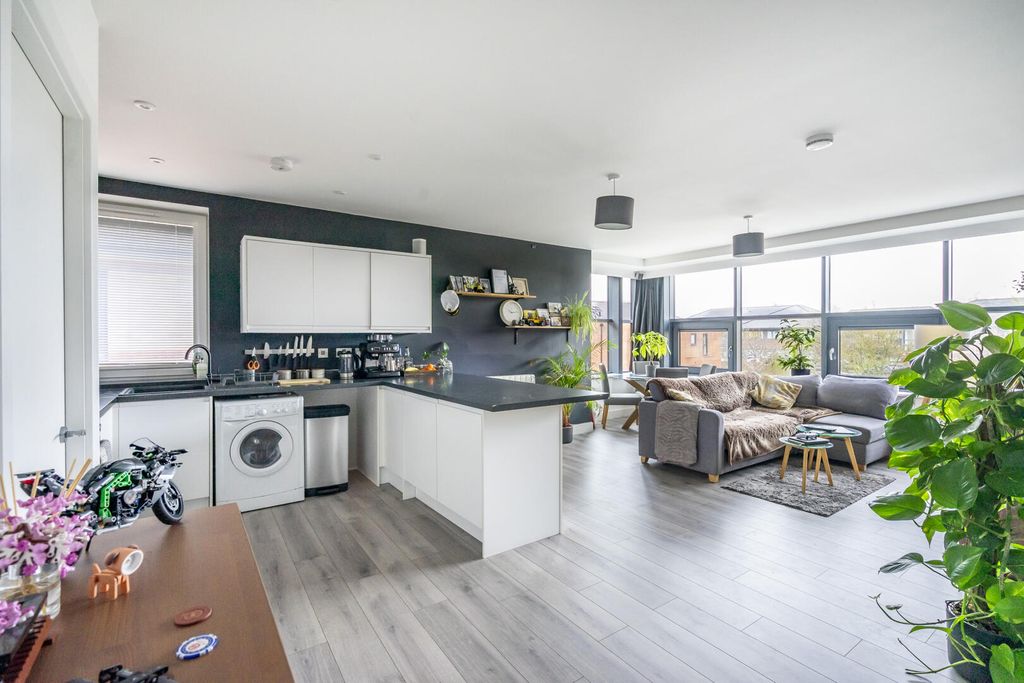 Property photo 2 of 14 Kitchen