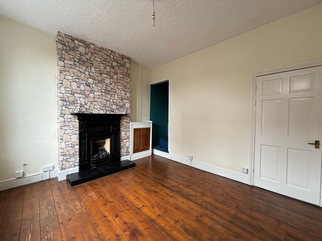 Property photo 3 of 6 Living Room