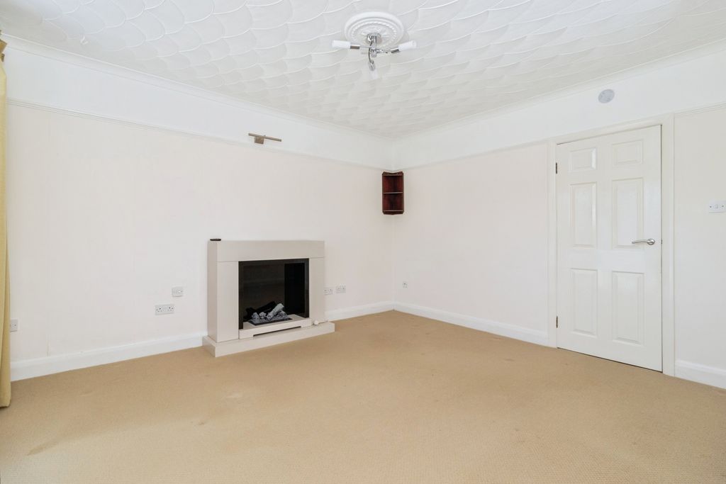 Property photo 2 of 17 Photo
