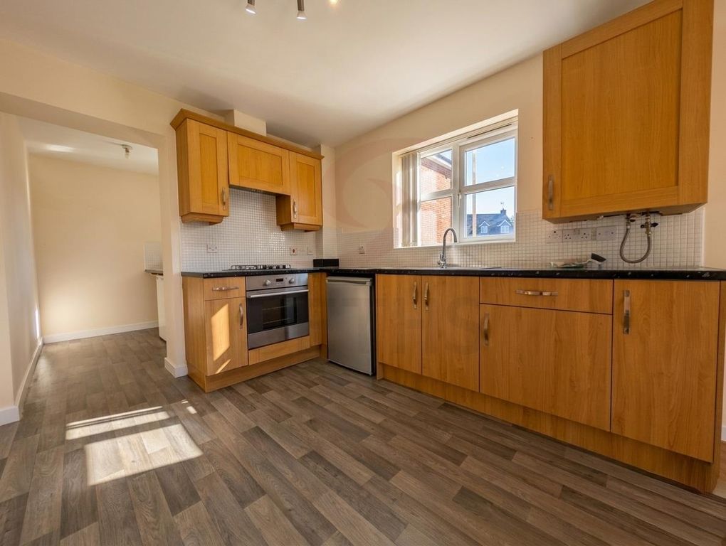 Property photo 3 of 12 Kitchen
