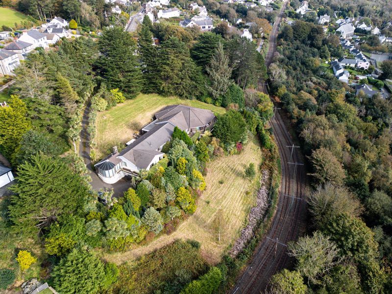 Property photo 1 of 32 South Court