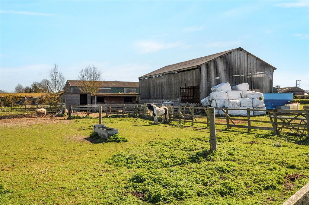 Property photo 2 of 21 Outbuilding