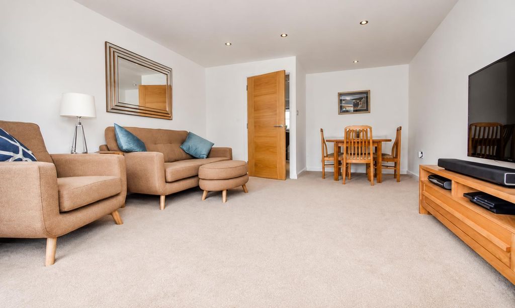 Property photo 2 of 16 1