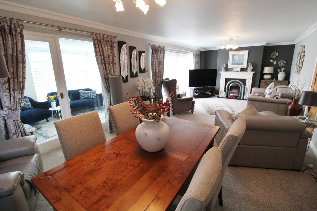 Property photo 2 of 20 Lounge Dining Room