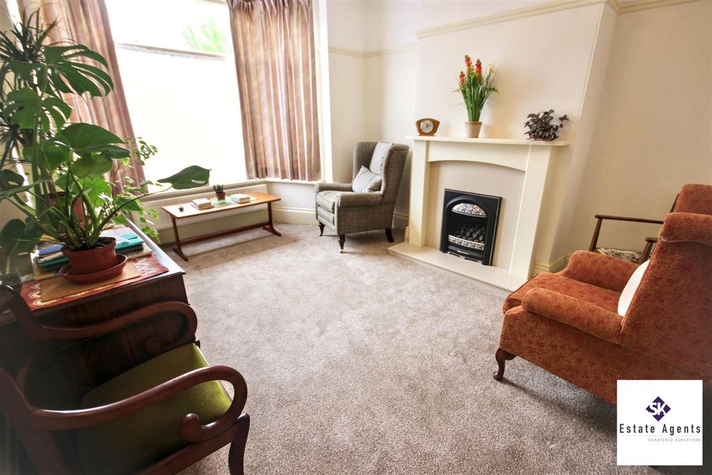 Property photo 2 of 22 Lounge