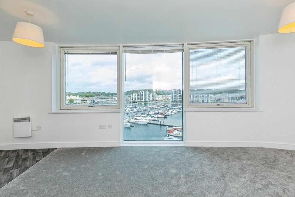 Property photo 1 of 22 Living Area