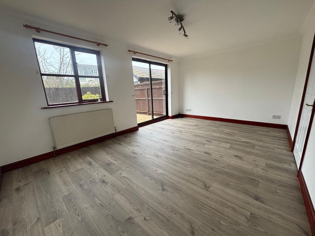 Property photo 2 of 10 Lounge