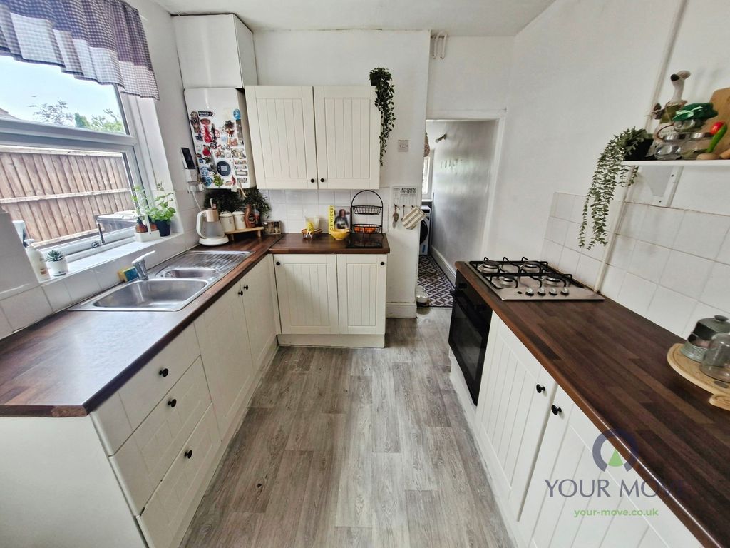 Property photo 2 of 15 Kitchen