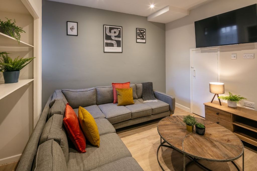 Property photo 2 of 14 41 Dalton Street Cardiff