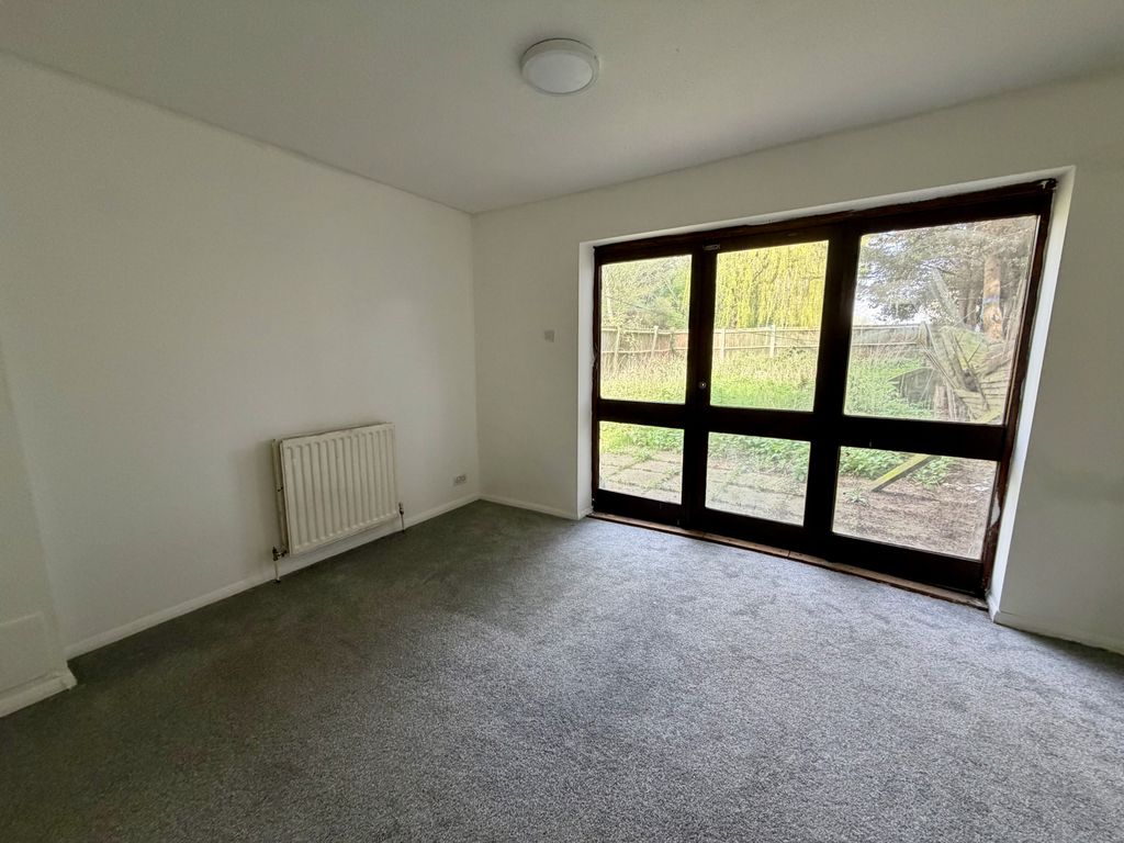 Property photo 1 of 10 3 Bedroom Semi-Detached House On Eider Close, Hayes, Ub4 9Td