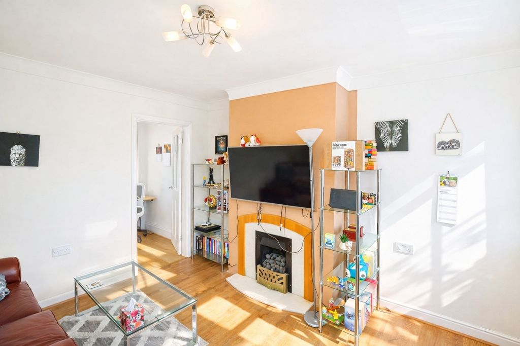 Property photo 3 of 15 Picture No. 27