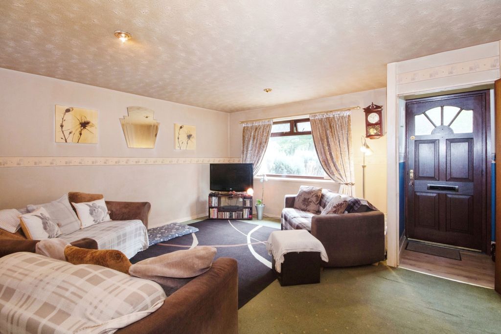 Property photo 3 of 15 Living Room