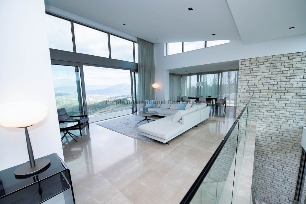 Property photo 2 of 35