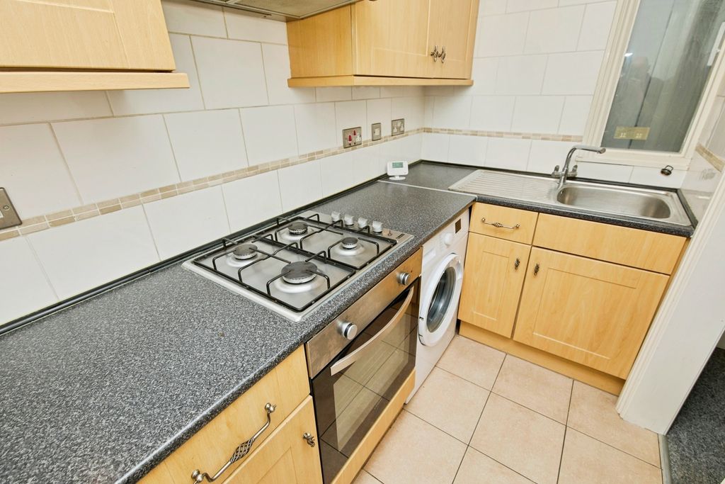 Property photo 3 of 17 Kitchen