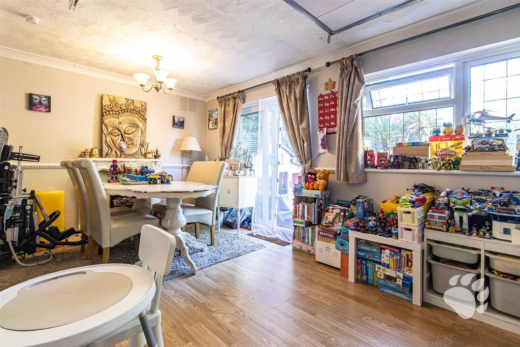 Property photo 2 of 16 Dining Room