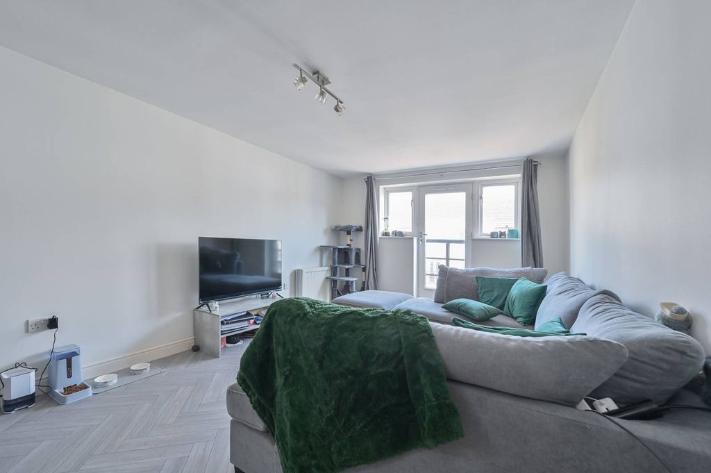 Property photo 3 of 14