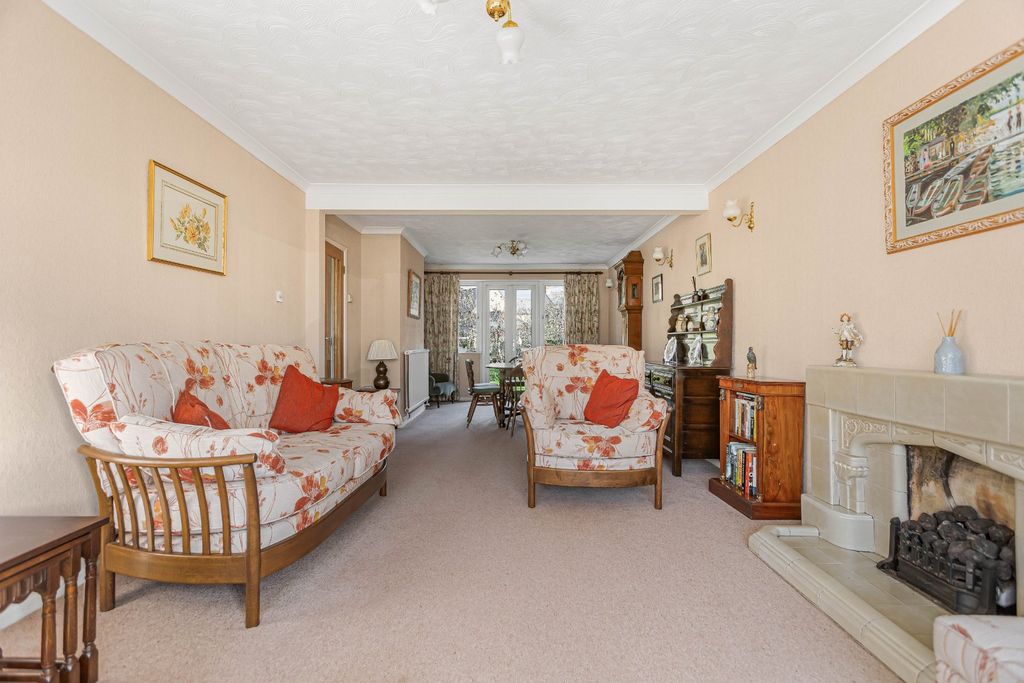 Property photo 2 of 24 Living/Dining Room