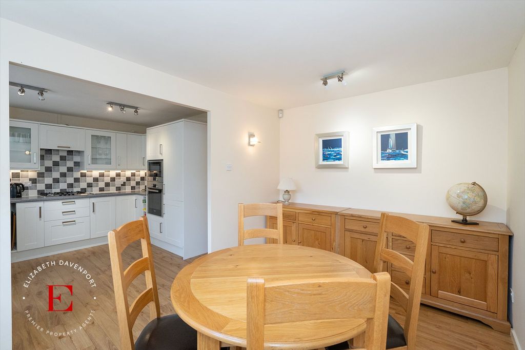 Property photo 2 of 28