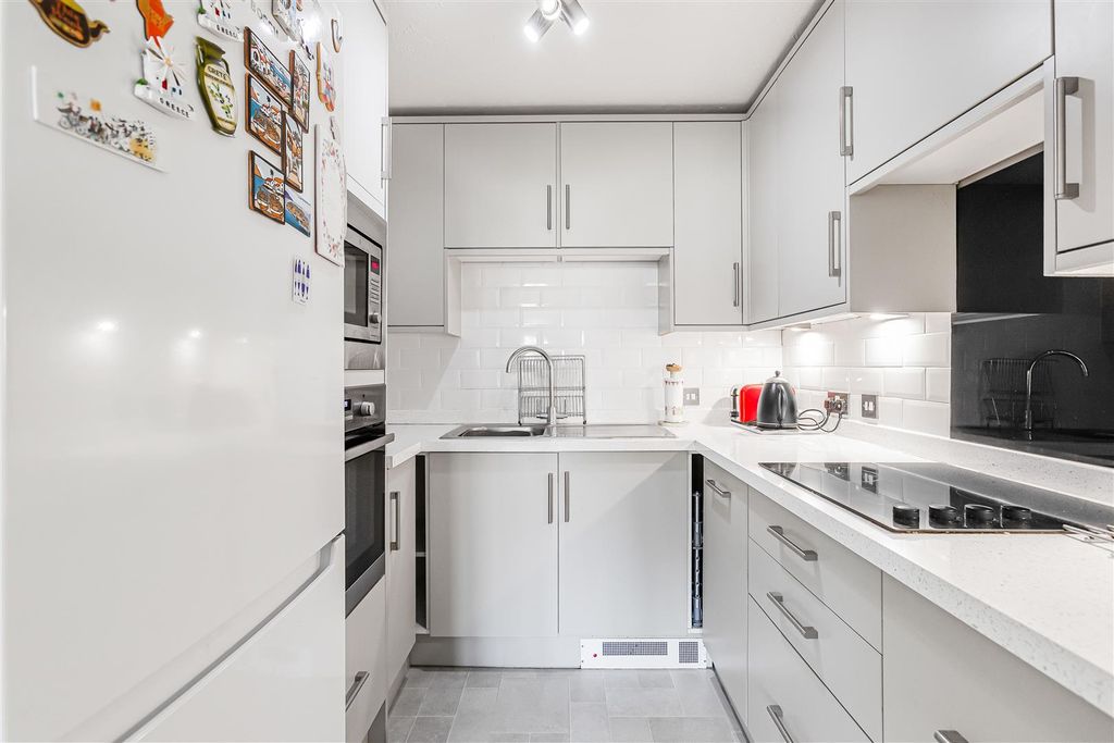 Property photo 2 of 23 Refitted Kitchen