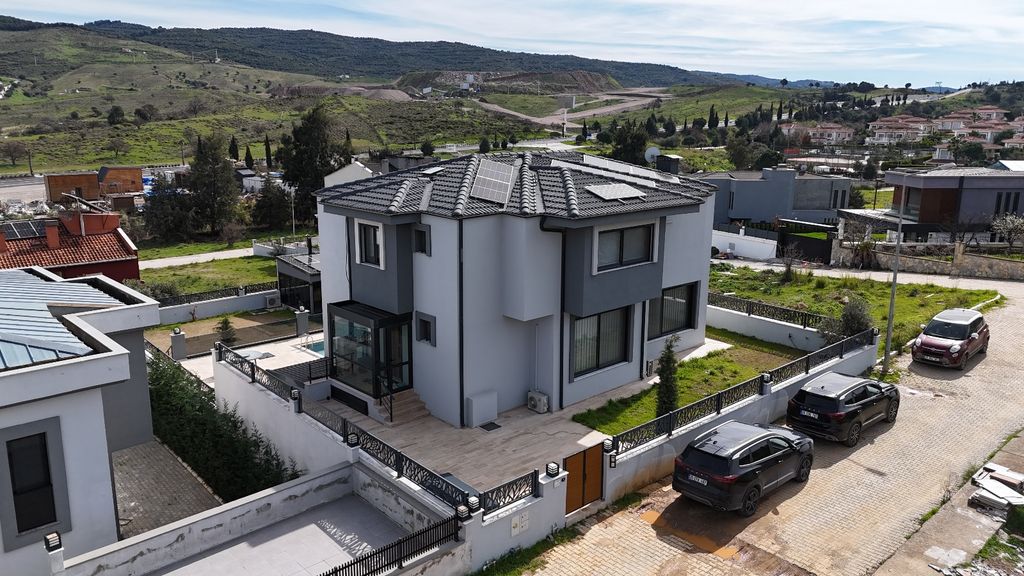 Property photo 3 of 37