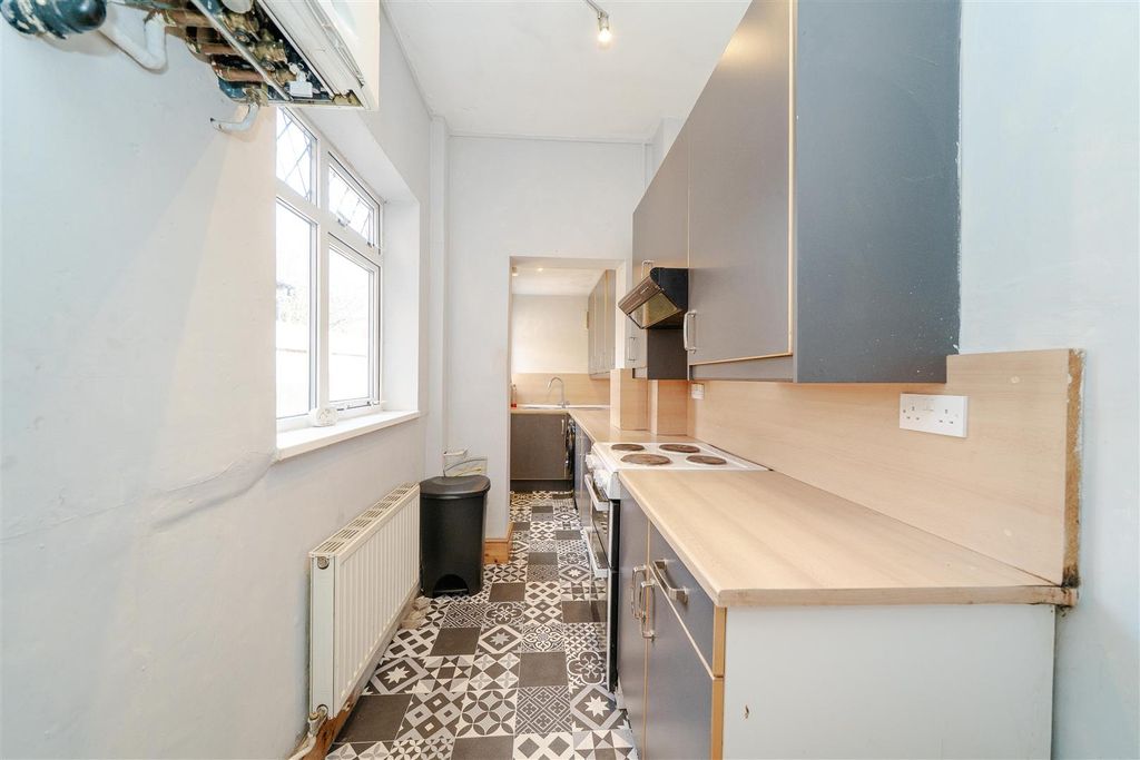 Property photo 3 of 13 Kitchen