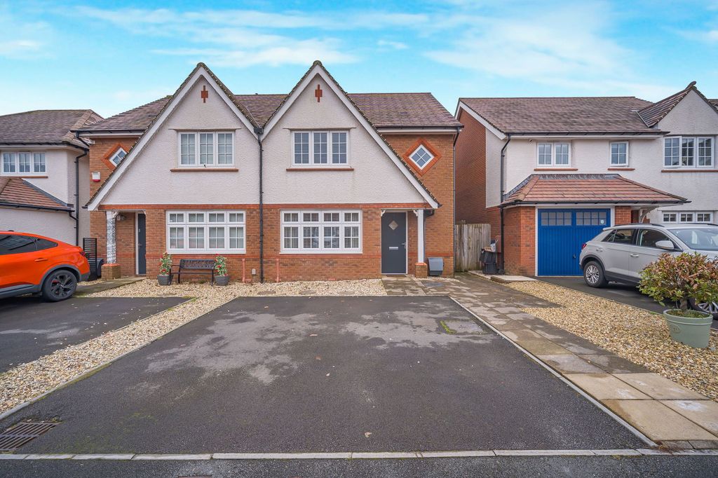 Property photo 1 of 32