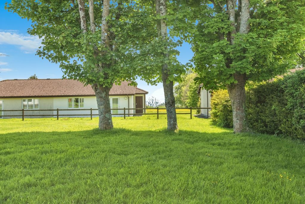 Property photo 2 of 17 Photo