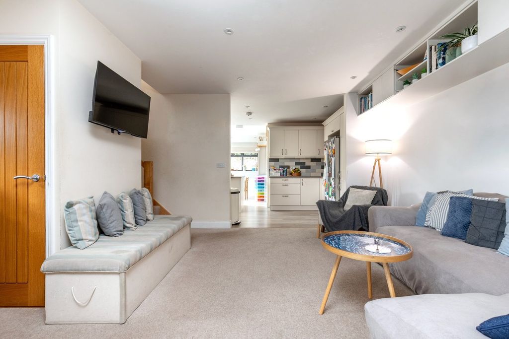 Property photo 3 of 25