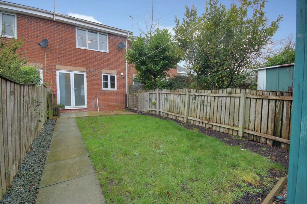 Property photo 2 of 17 1A Garden B