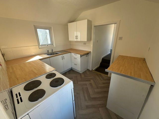 Property photo 3 of 9 Kitchen