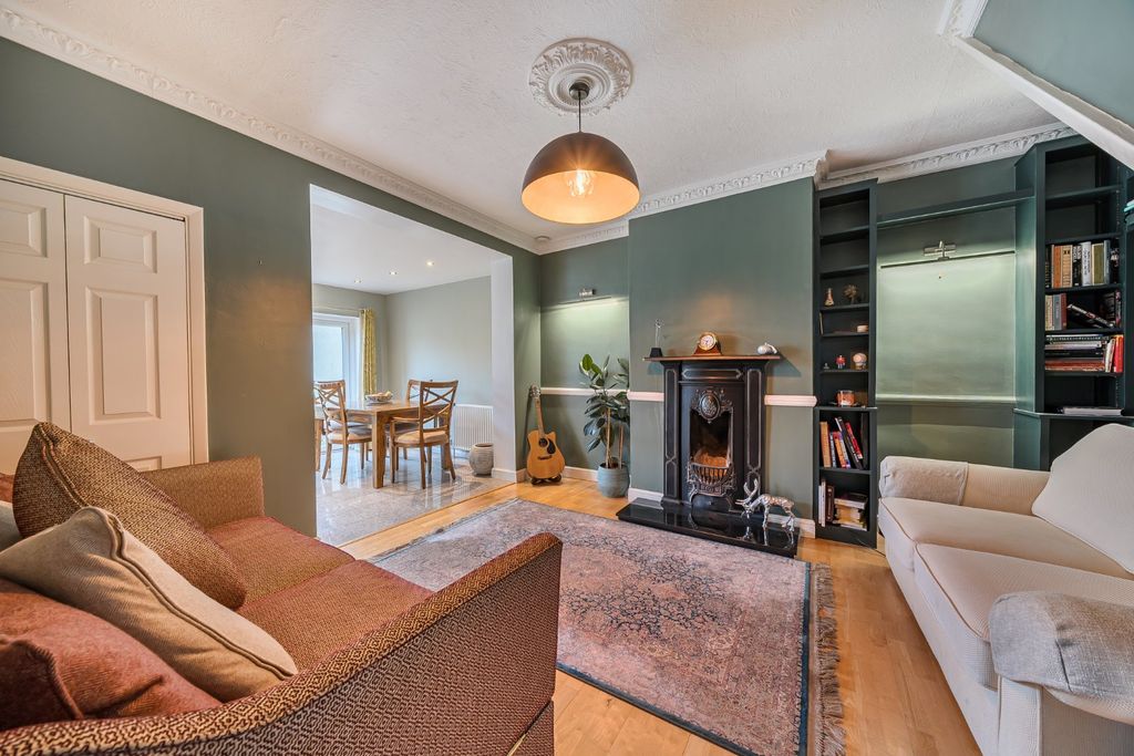 Property photo 3 of 20 Reception