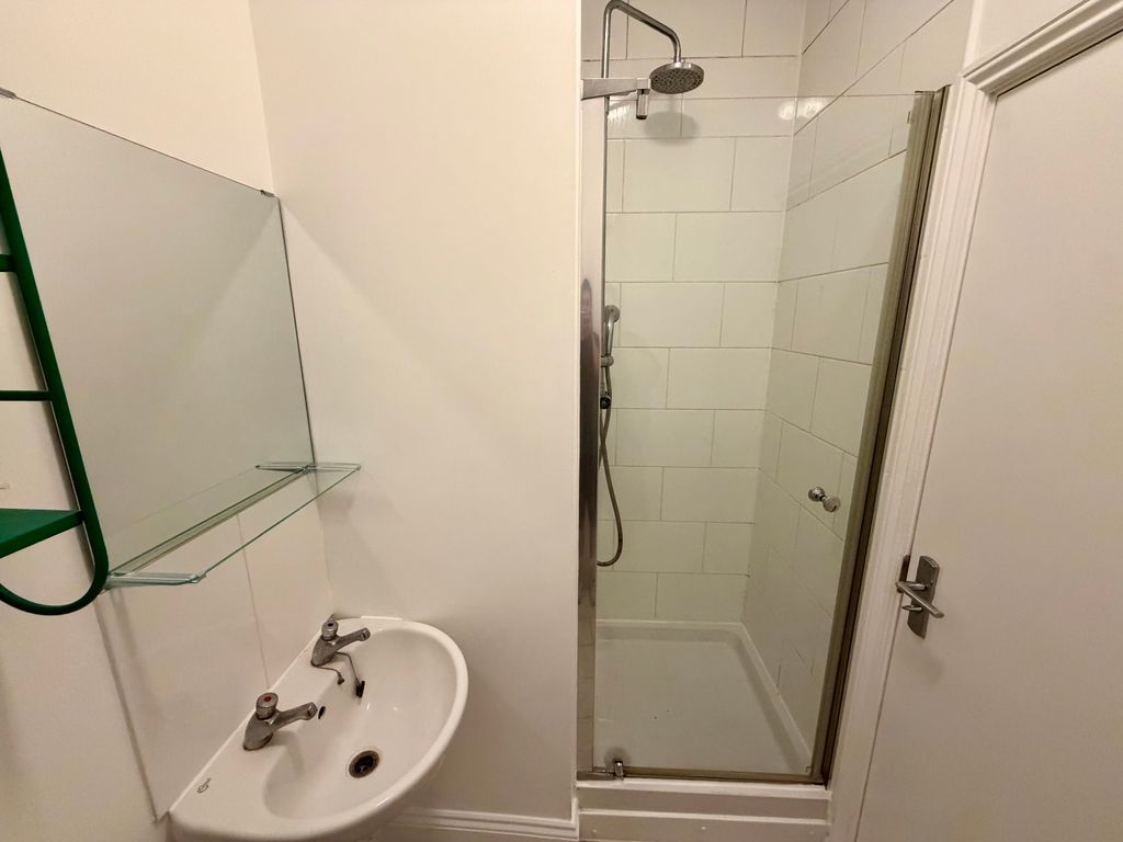 Property photo 2 of 13 En-Suite