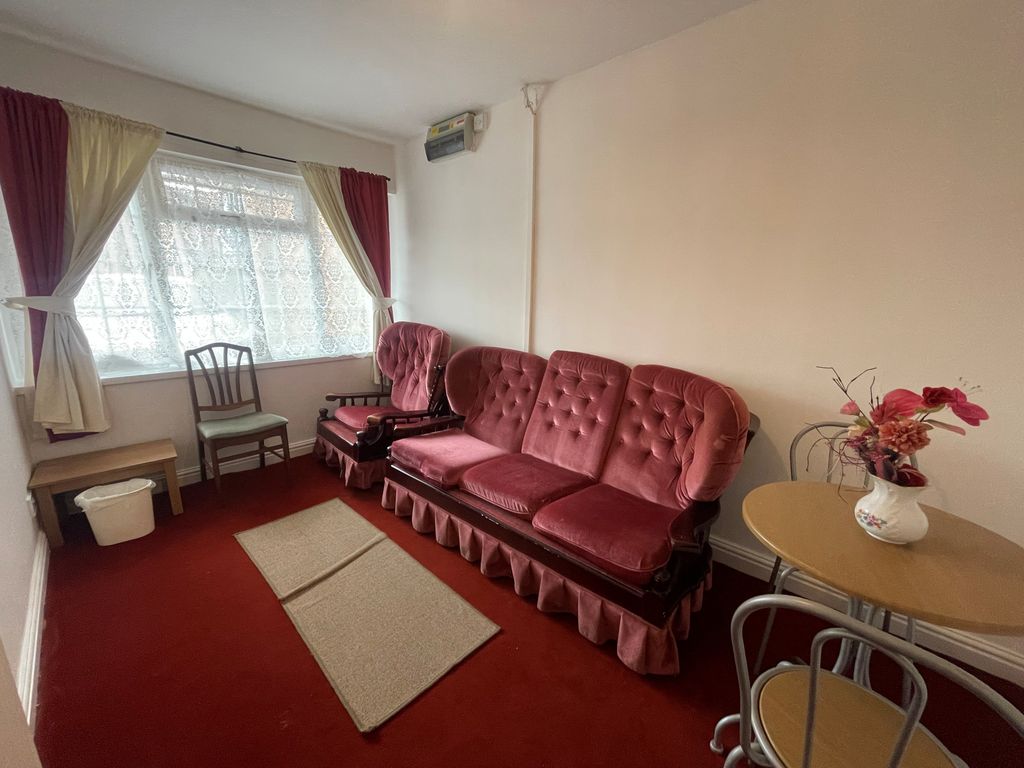 Property photo 3 of 4