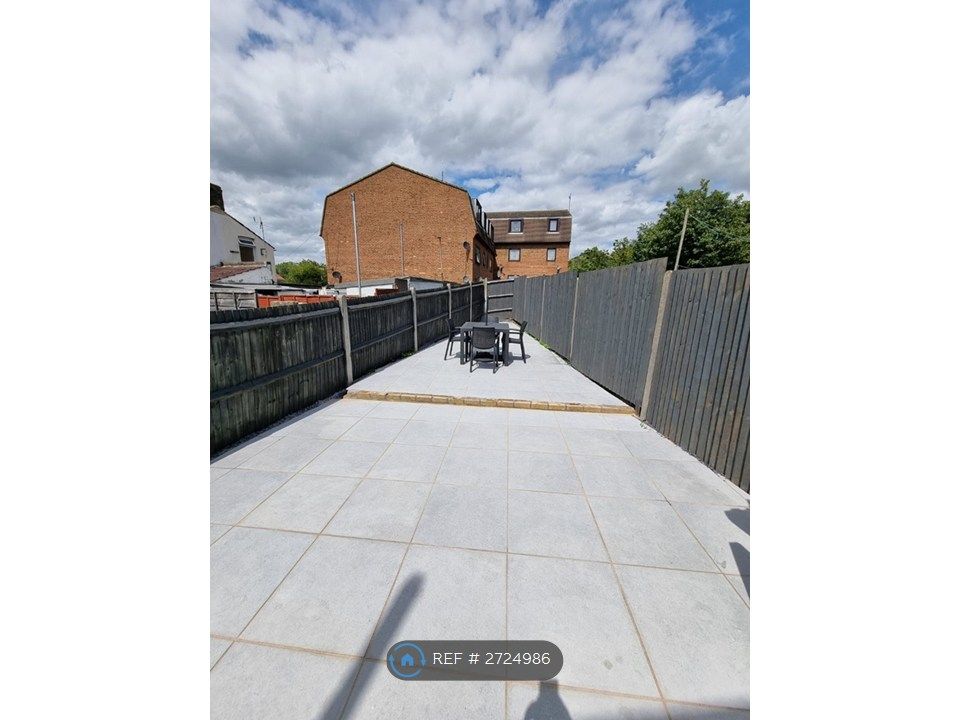 Property photo 3 of 8 Garden