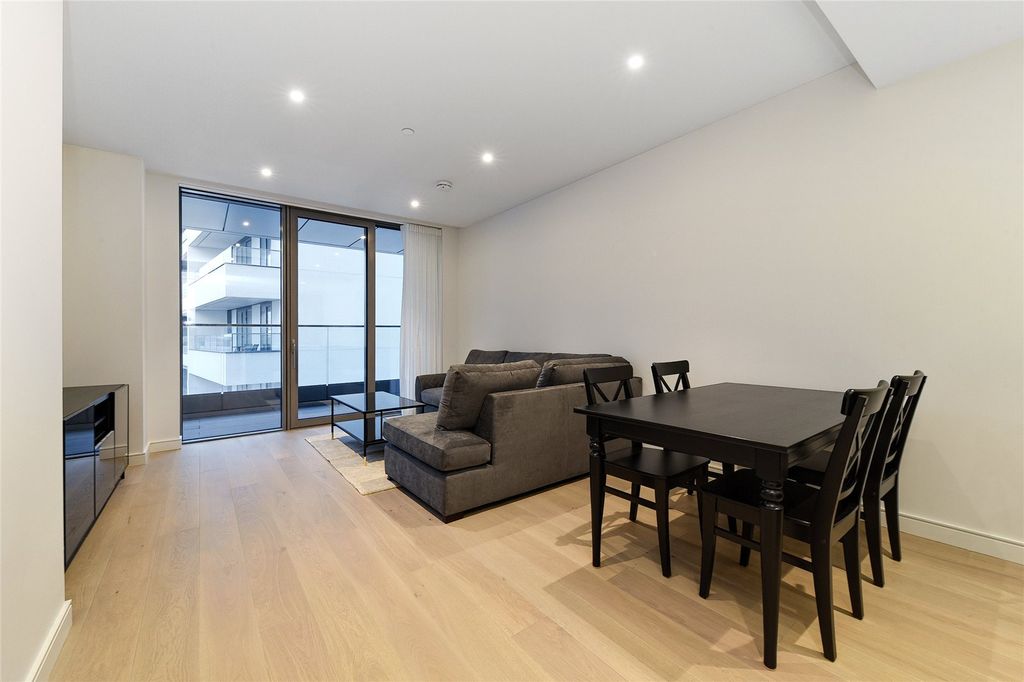 Property photo 1 of 17 Ellington Tower