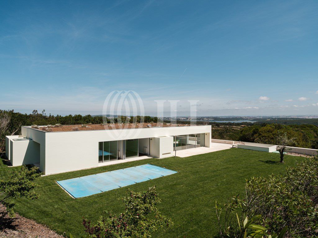 Property photo 2 of 34