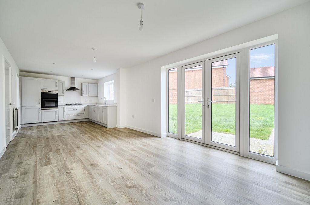 Property photo 2 of 12 1361734-9-68E8F13...