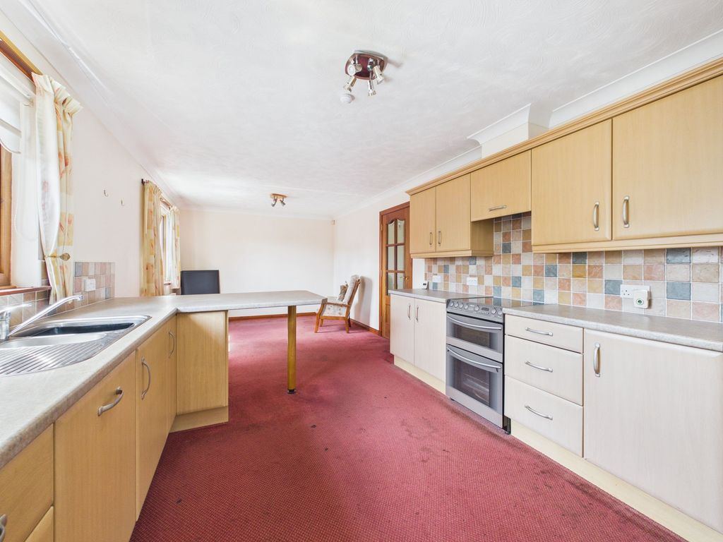 Property photo 3 of 13 Kitchen