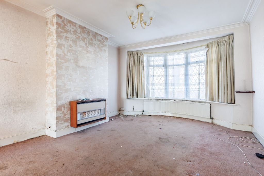 Property photo 2 of 18 4693752