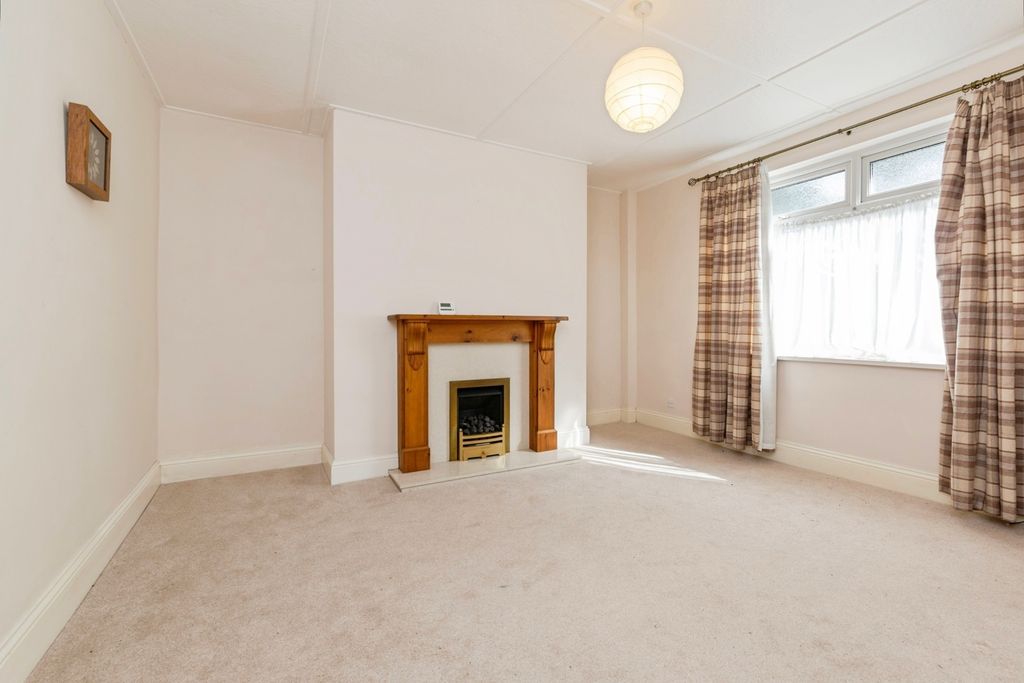 Property photo 2 of 17 Photo
